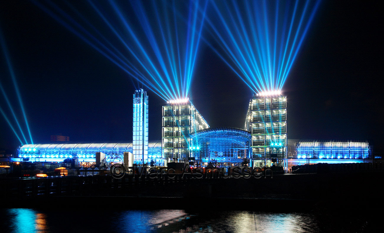 Light-Show-Bahnhof-Berlin